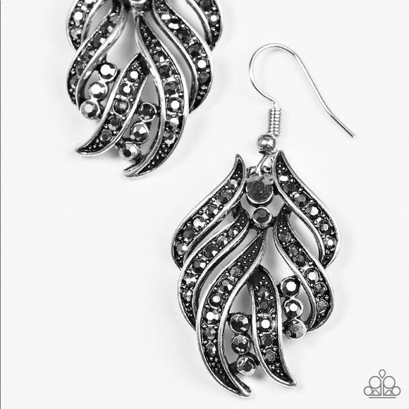 🌻NEW! Smoky, hematite rhinestone earrings! - Picture 2 of 2